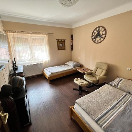 Feher Galamb Apartman Gyal Экстерьер фото