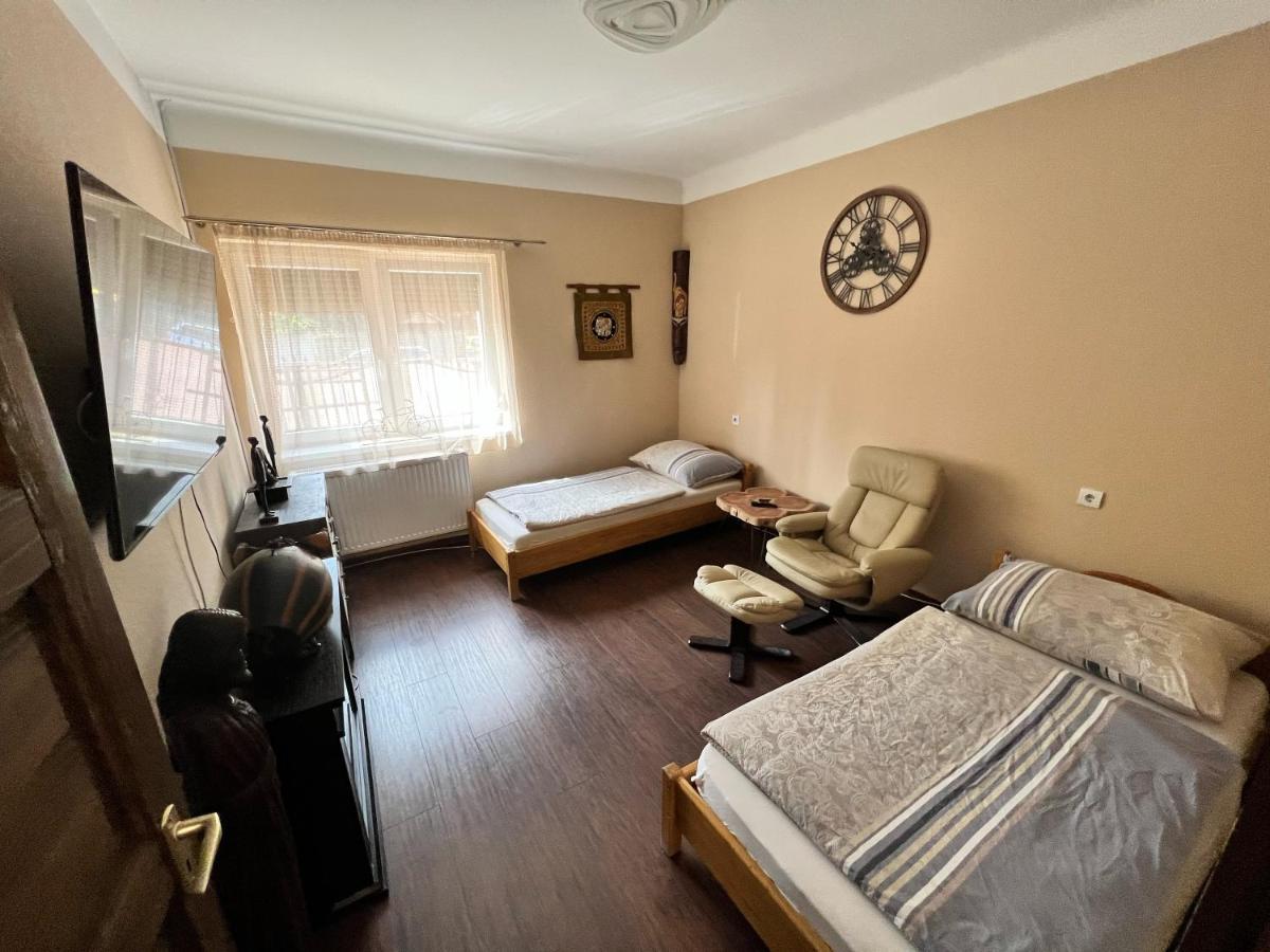 Feher Galamb Apartman Gyal Экстерьер фото