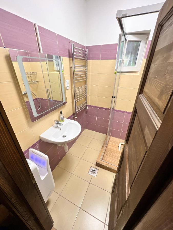 Feher Galamb Apartman Gyal Экстерьер фото