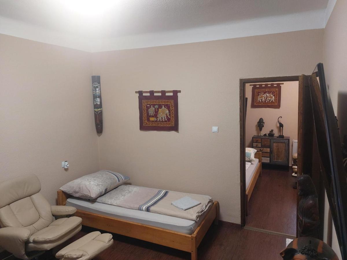 Feher Galamb Apartman Gyal Экстерьер фото